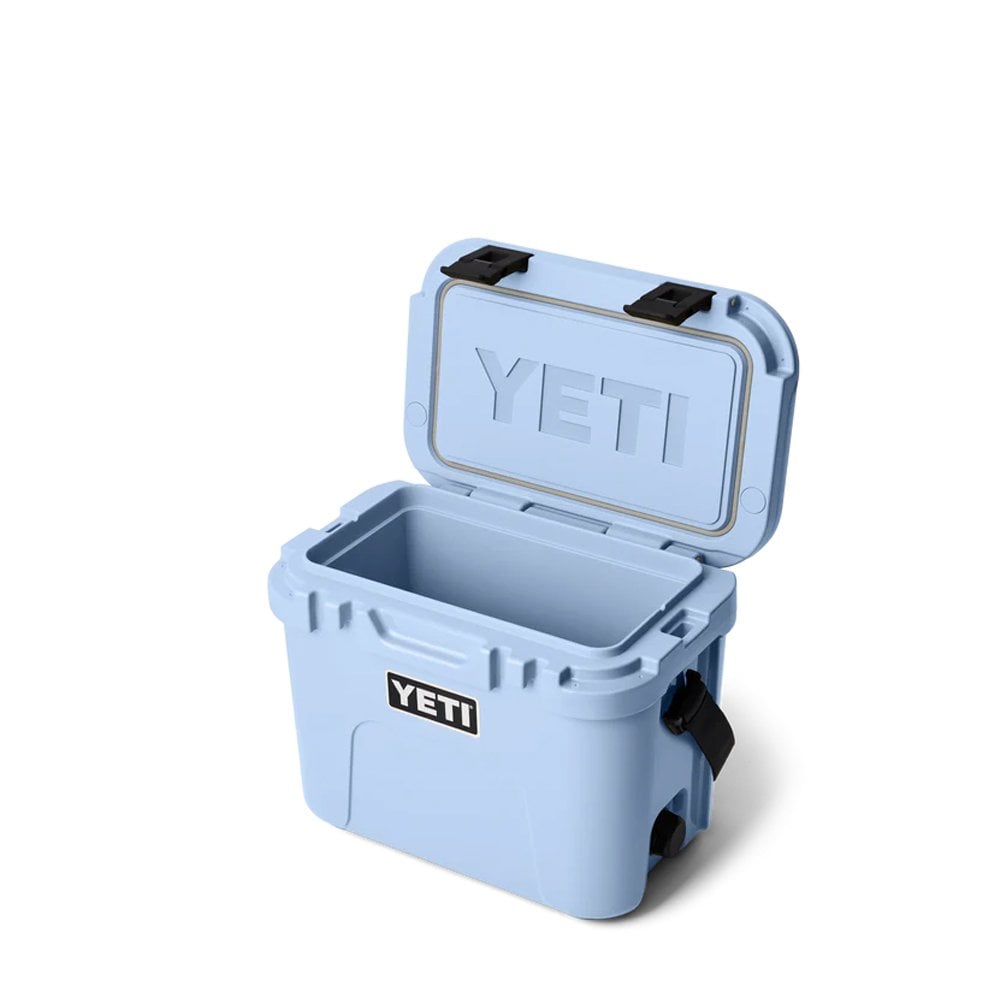Roadie 15 Cool Box - Big Sky Blue